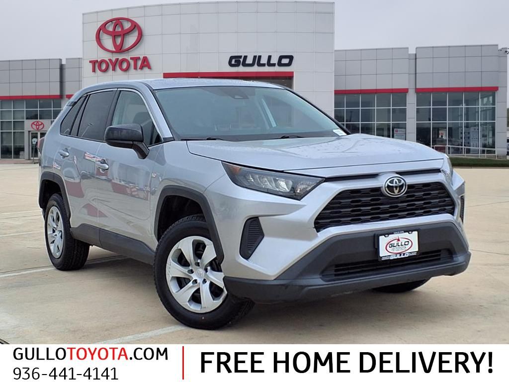 2022 Toyota RAV4 LE's photo