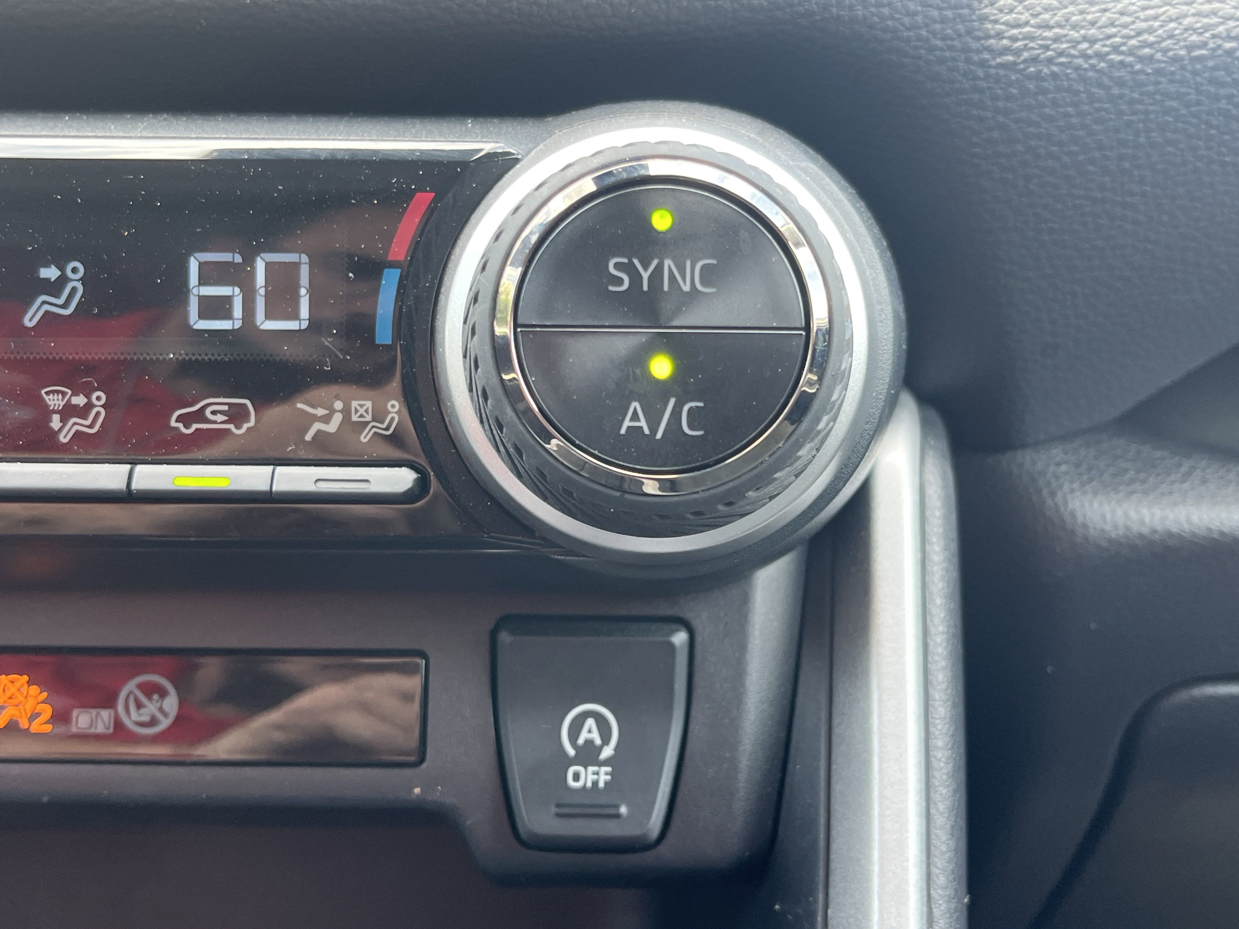 2024 Toyota RAV4 XLE photo 4