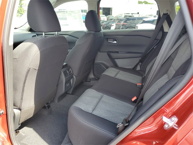 2026 Nissan Rogue SV photo 5