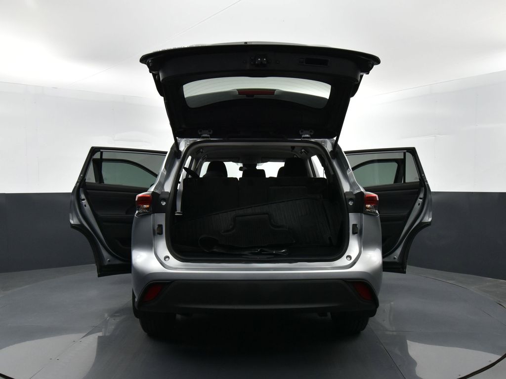 2020 Toyota Highlander L photo 29