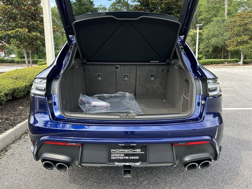 2025 Porsche Macan Base photo 26