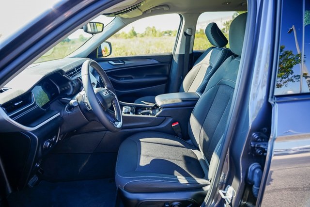 2023 Jeep Grand Cherokee Laredo photo 8