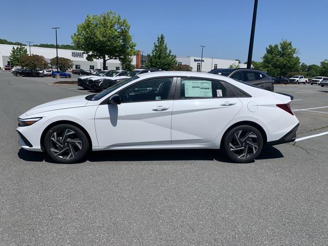 2025 Hyundai Elantra SEL Sport photo 2