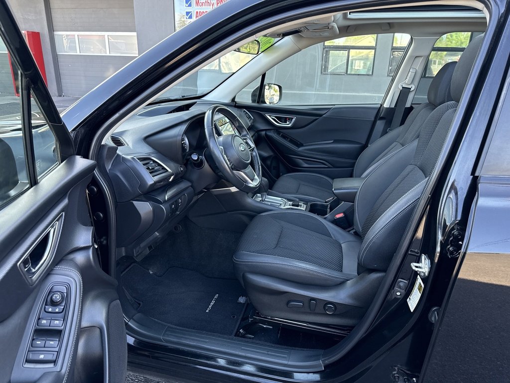 2023 Subaru Forester Premium photo 5