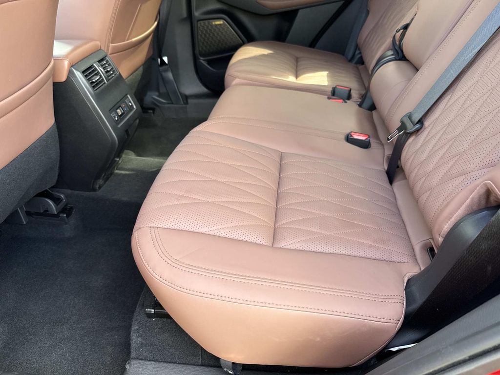 2025 Mitsubishi Outlander SEL photo 13