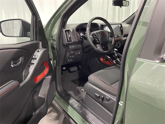 2025 Nissan Frontier PRO-4X photo 8