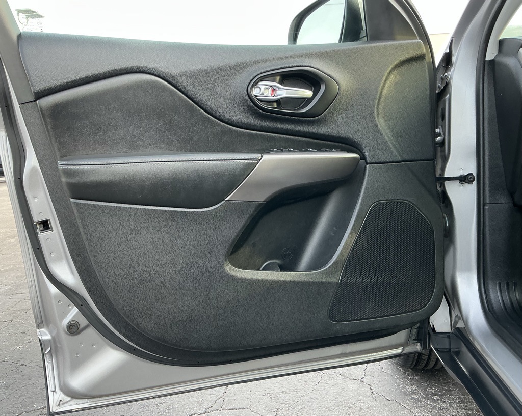 2019 Jeep Cherokee Latitude photo 61