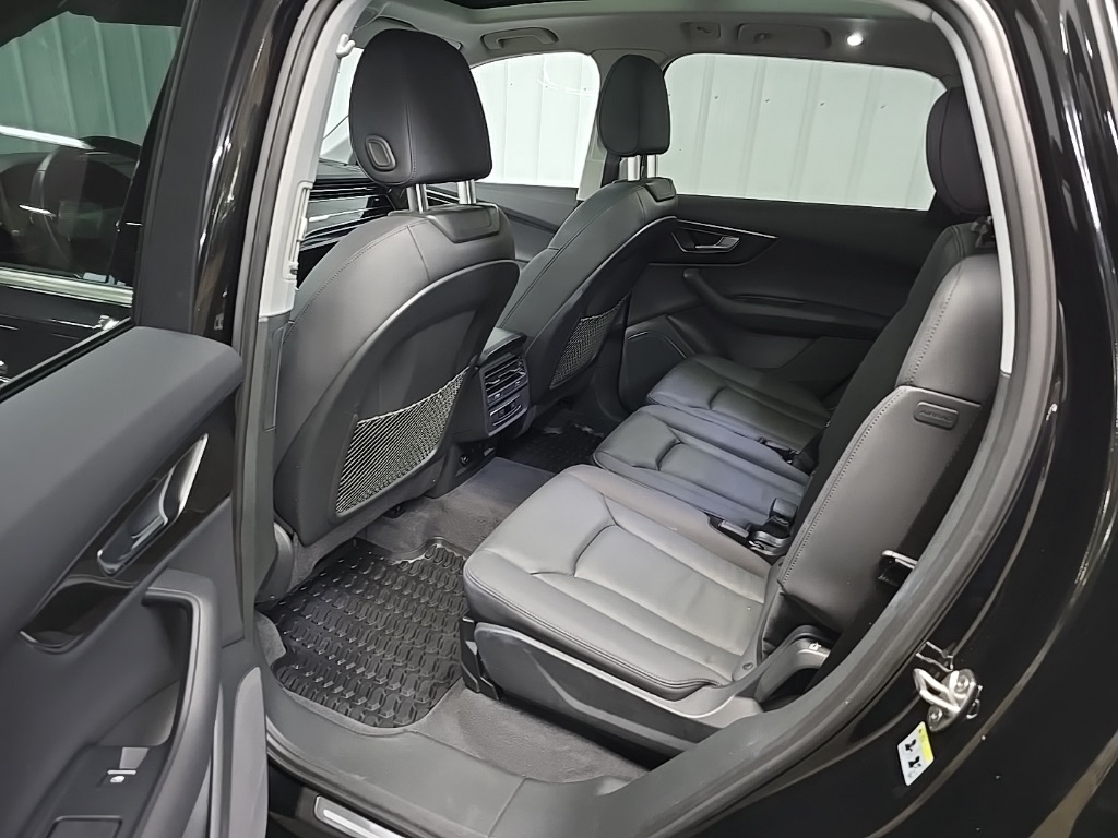 2023 Audi Q7 55 Premium photo 29