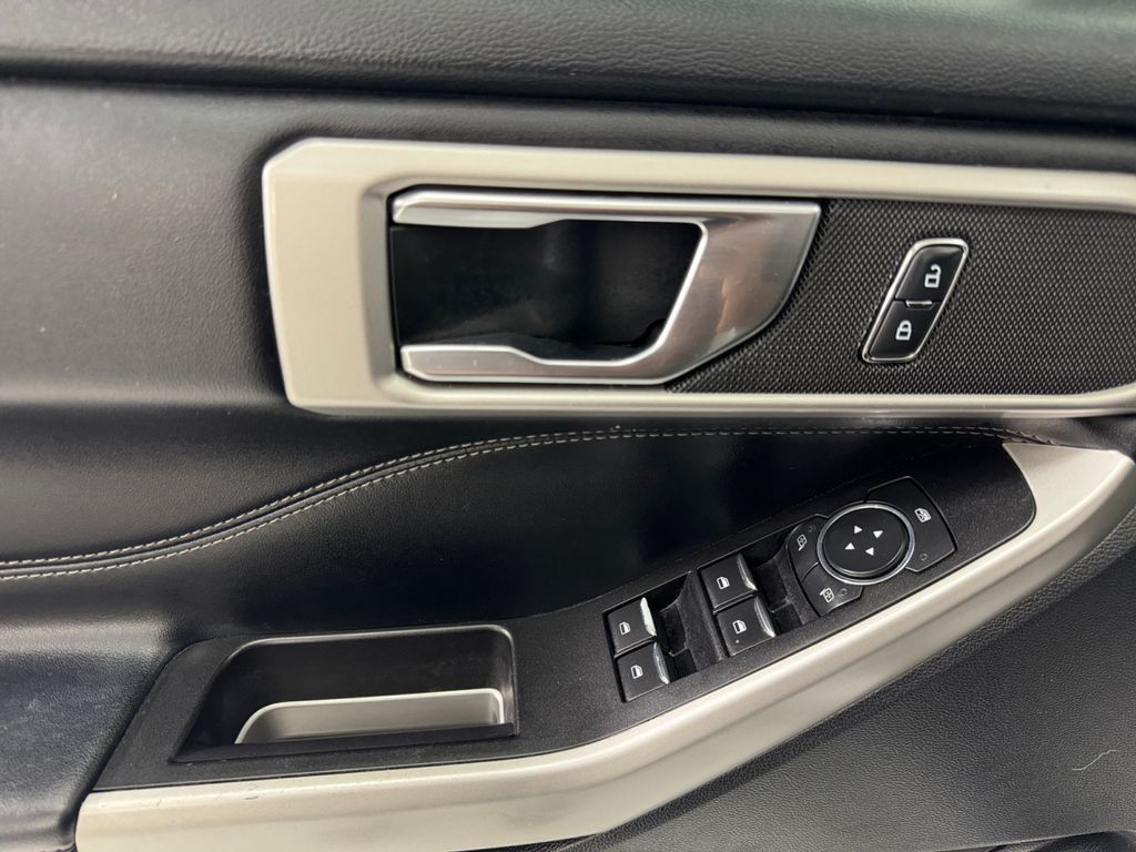 2021 Ford Explorer XLT photo 12