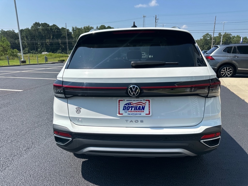 2025 Volkswagen Taos SE photo 11