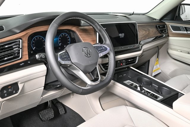 2026 Volkswagen Atlas SE photo 3
