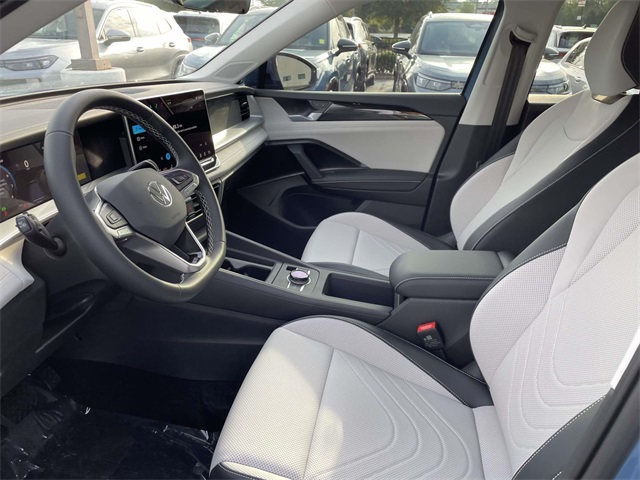 2025 Volkswagen Tiguan SE photo 13