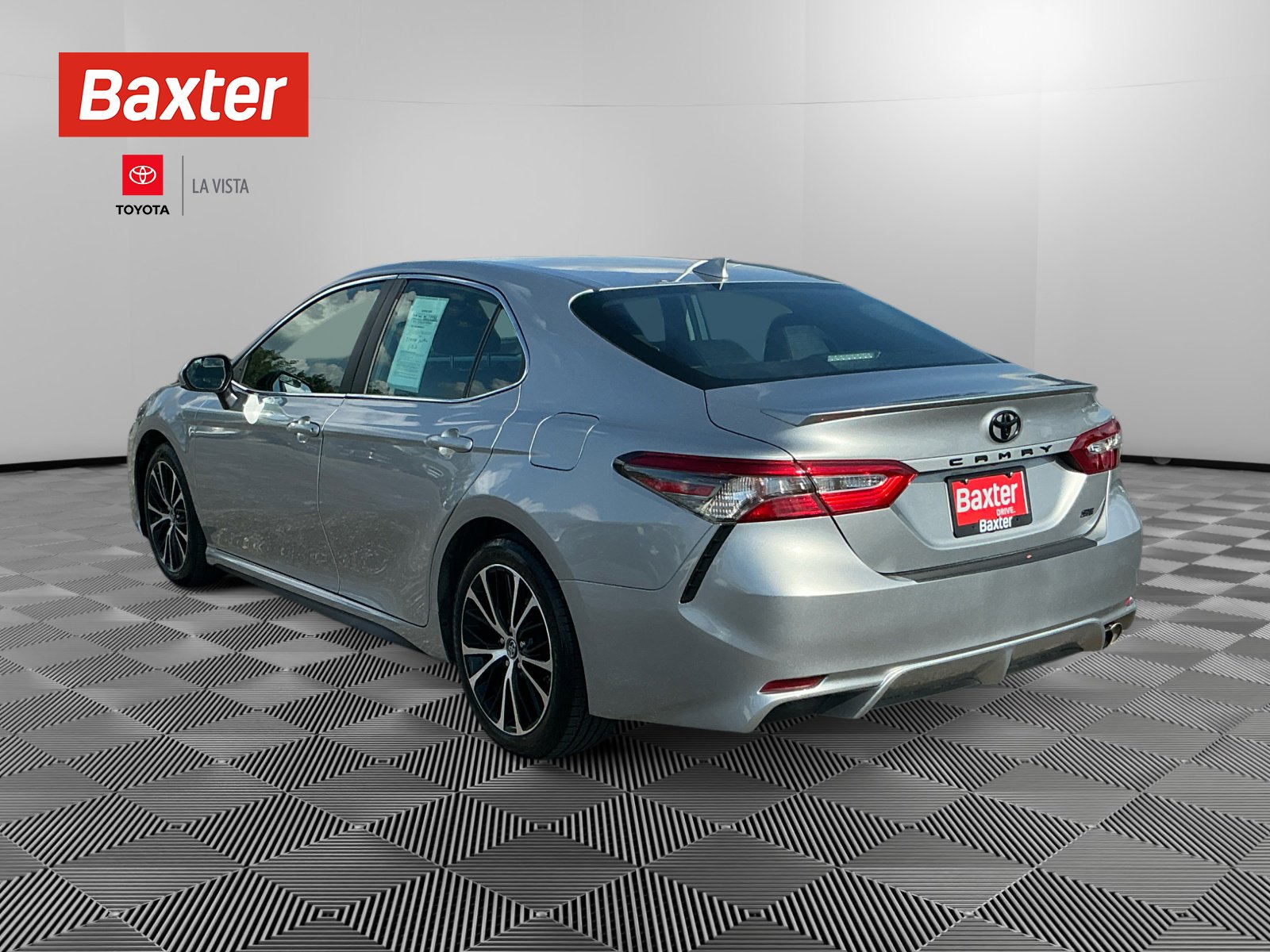 2019 Toyota Camry SE photo 6