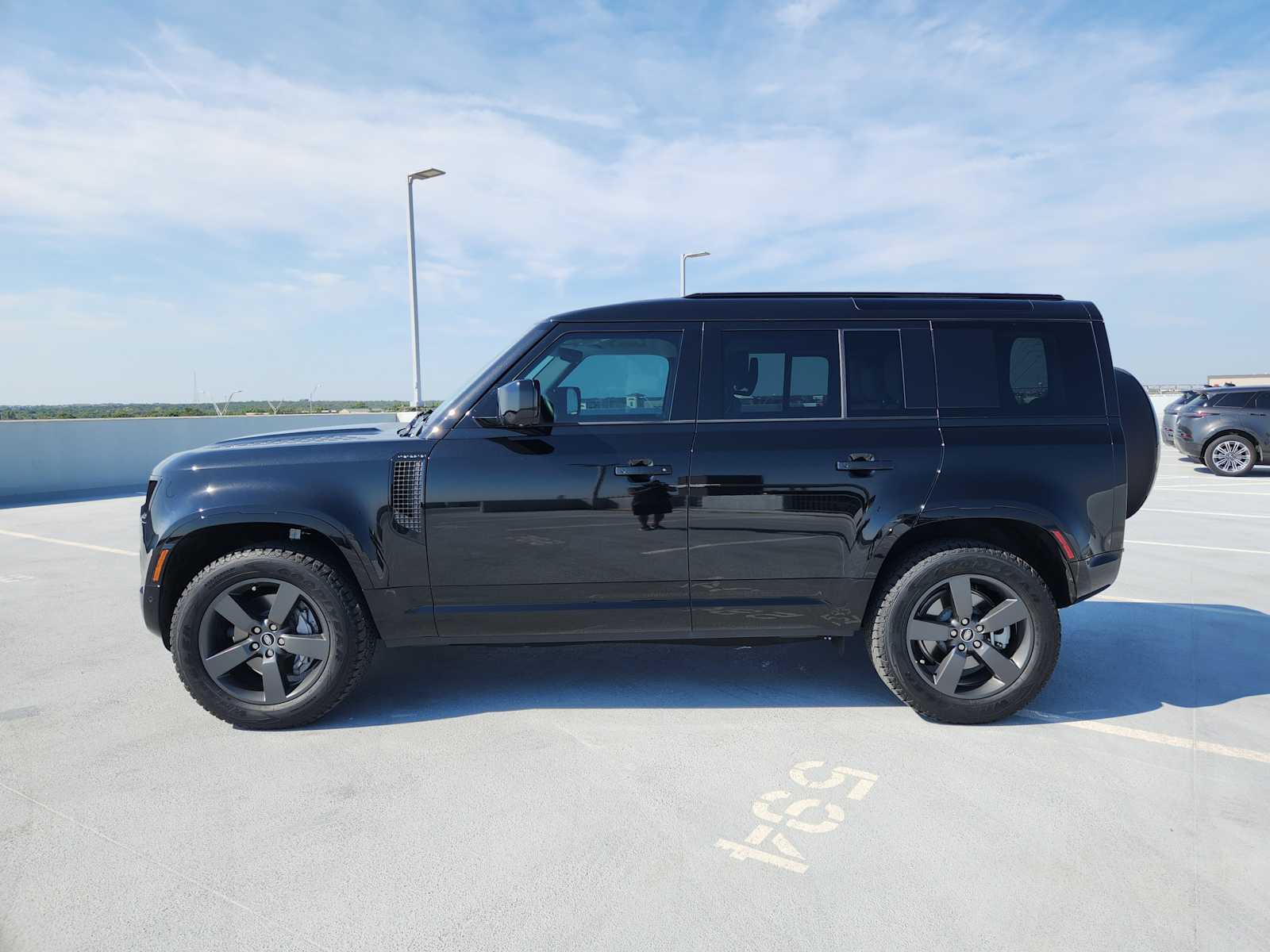 2025 Land Rover Defender 110 X-Dynamic SE photo 4