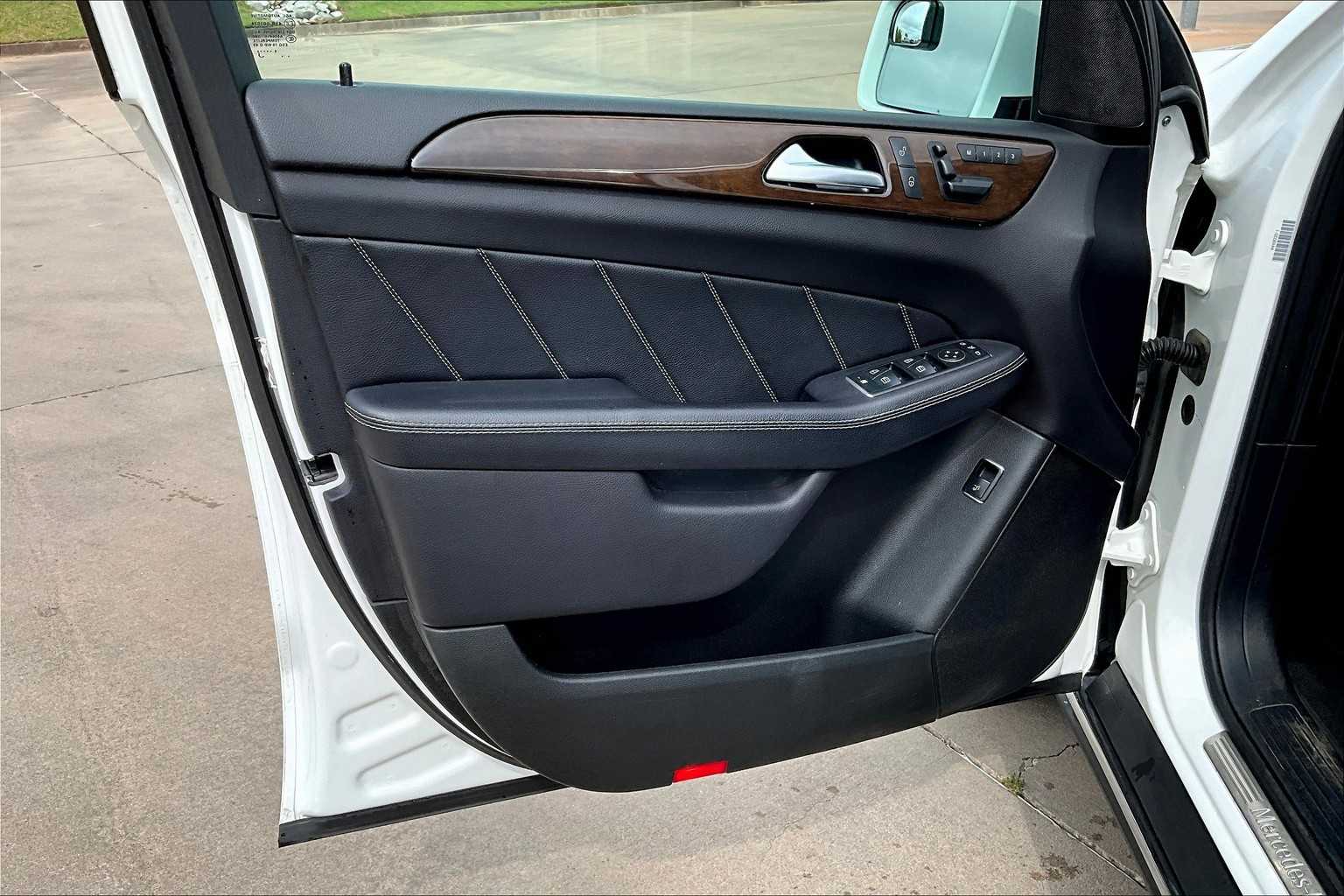2016 Mercedes Benz GL 450 photo 23