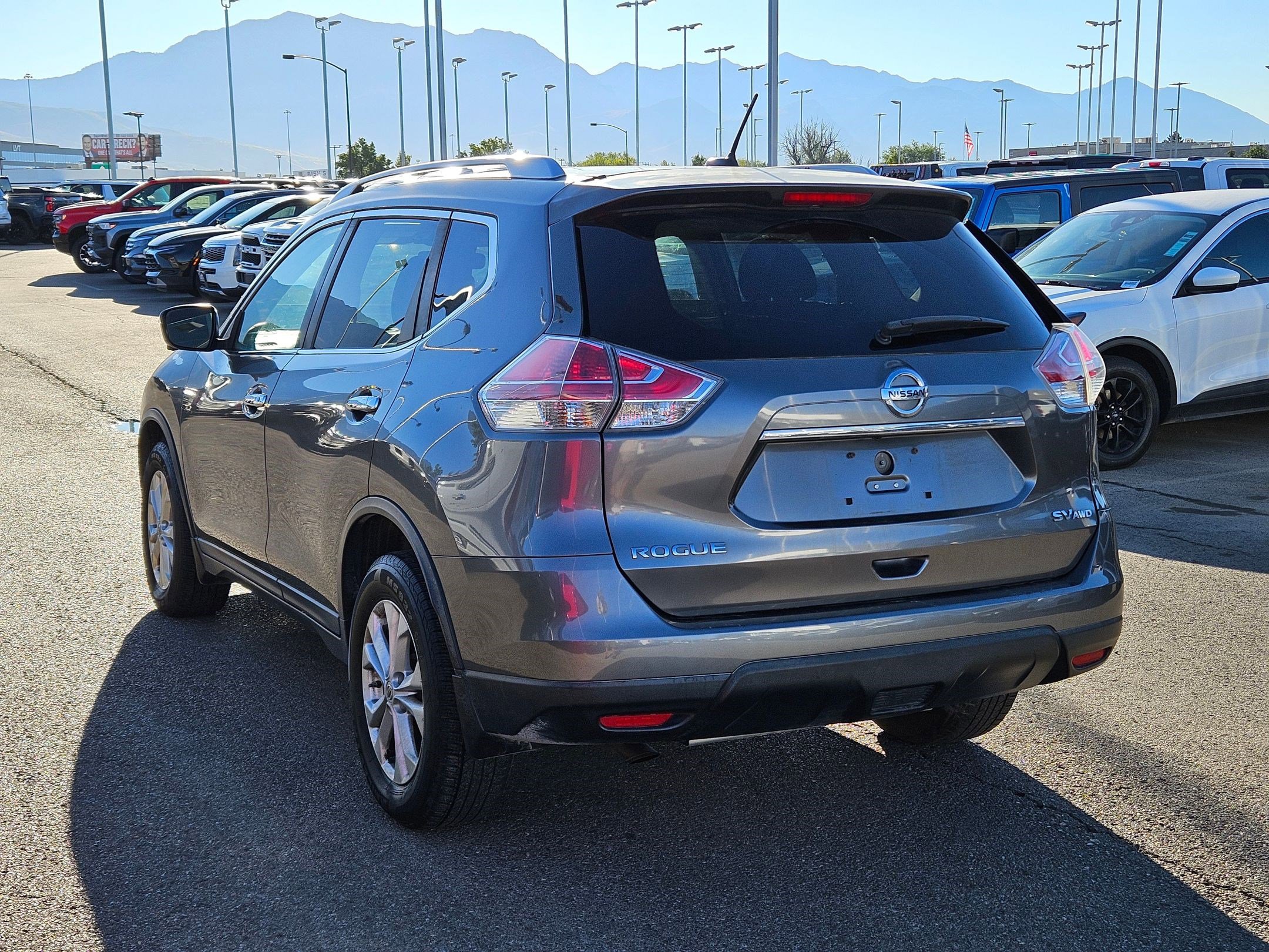 2015 Nissan Rogue SV photo 4