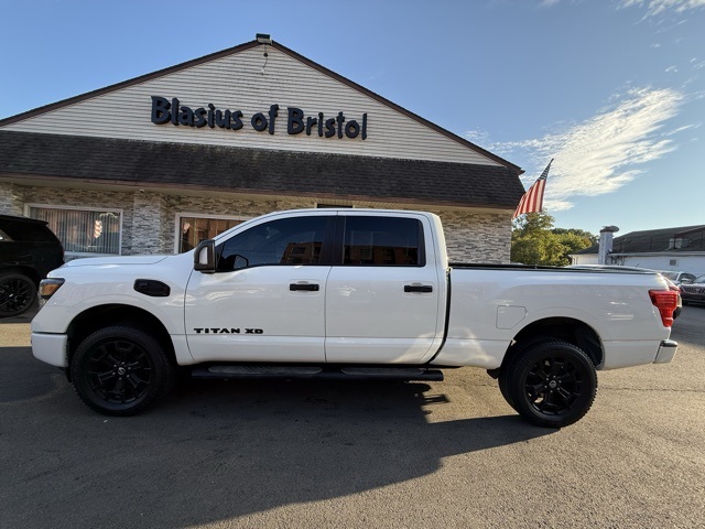 2018 Nissan Titan SV photo 2