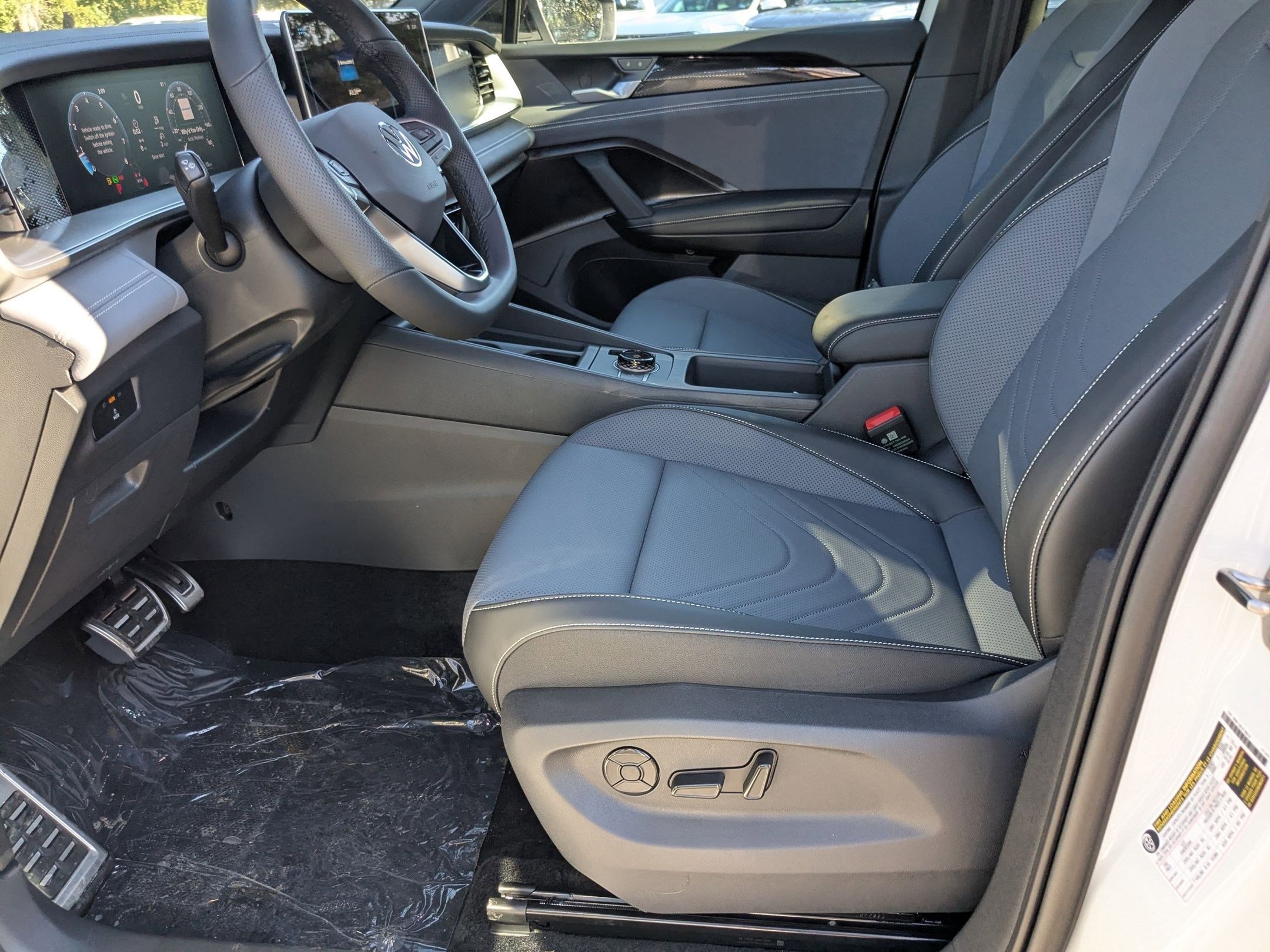 2026 Volkswagen Tiguan SE R-Line Black photo 2