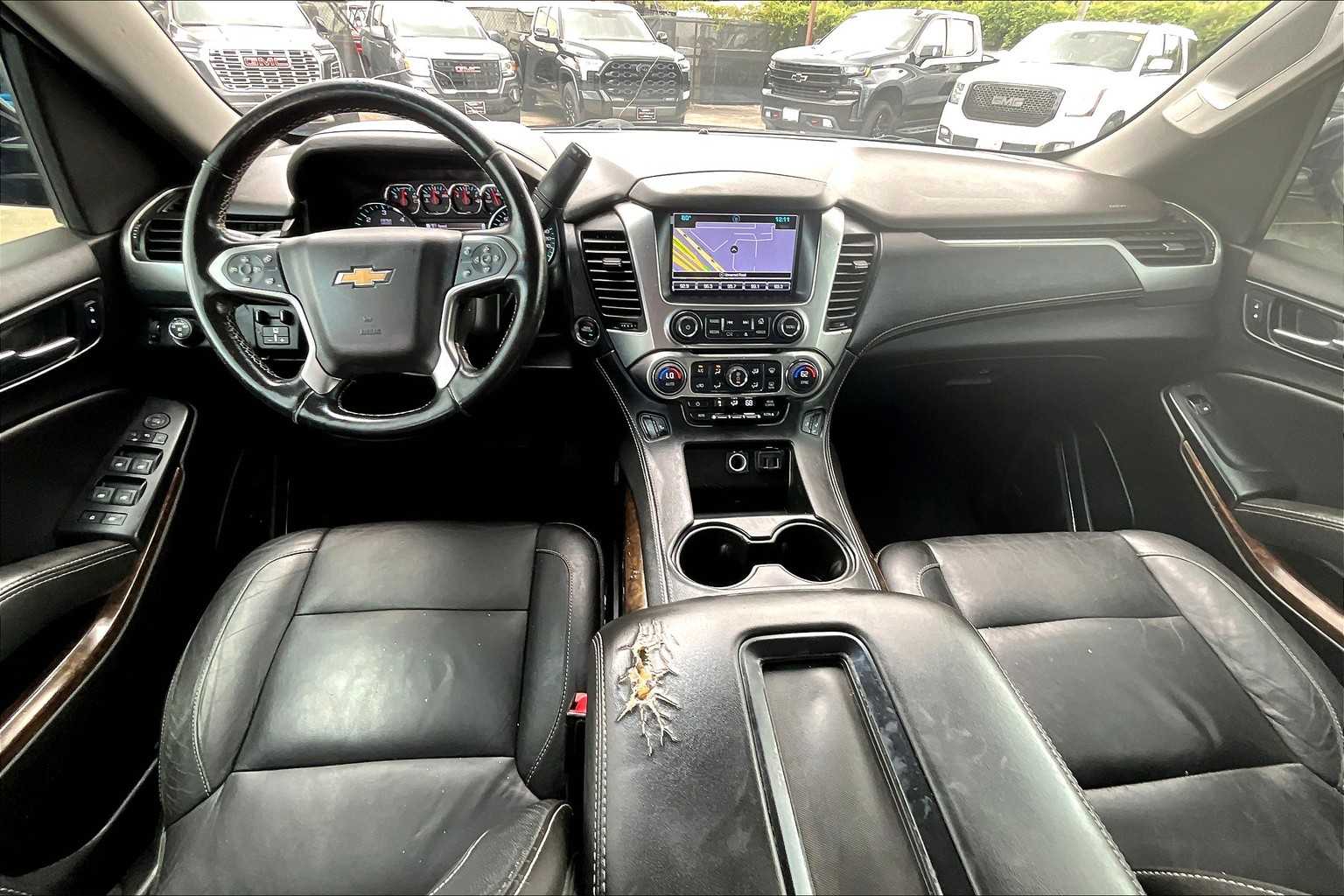 2019 Chevrolet Suburban LT photo 15