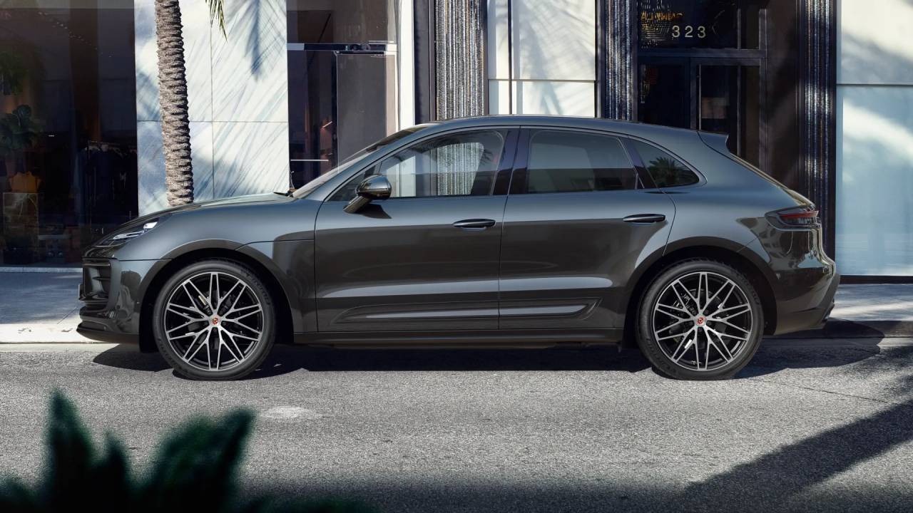 2025 Porsche Macan T photo 2