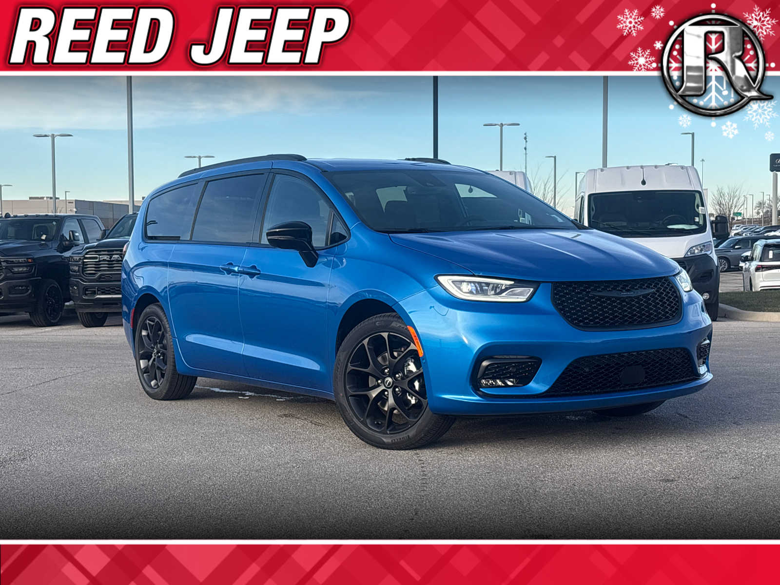 2026 Chrysler Pacifica Select's photo