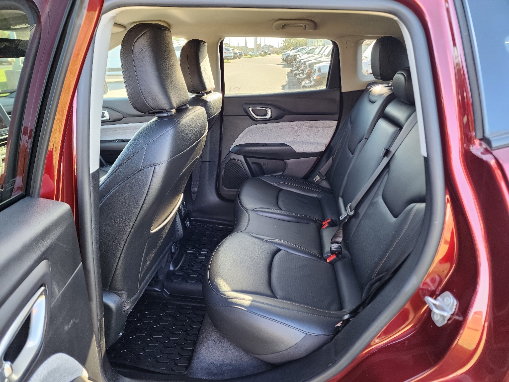 2022 Jeep Compass Latitude Lux photo 22