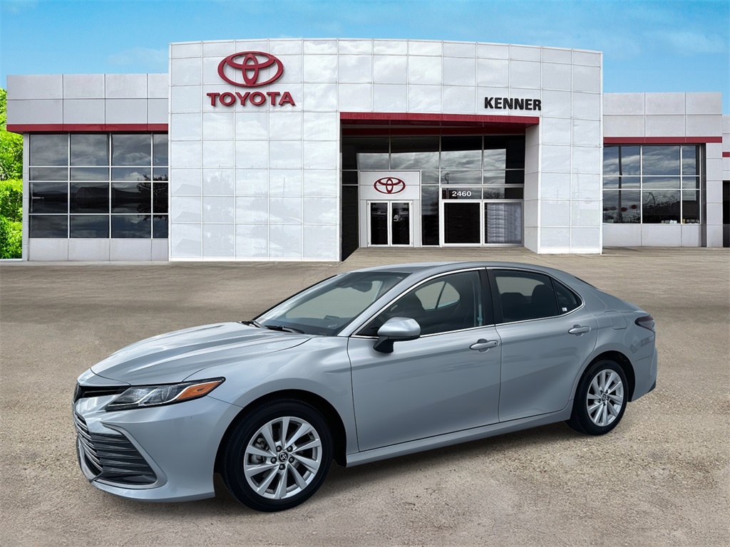 2023 Toyota Camry LE photo 2