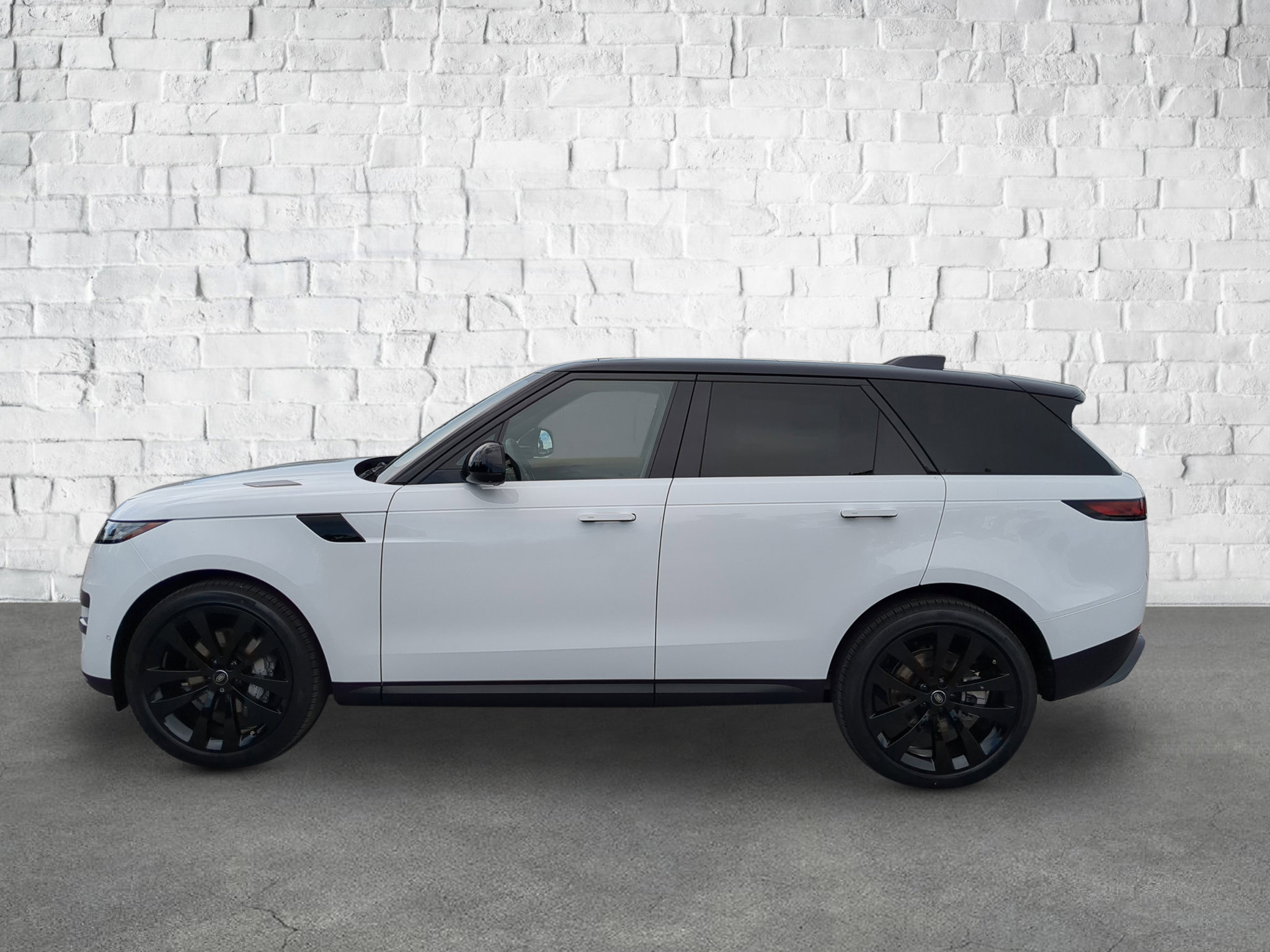 2025 Land Rover Range Rover Sport SE photo 2