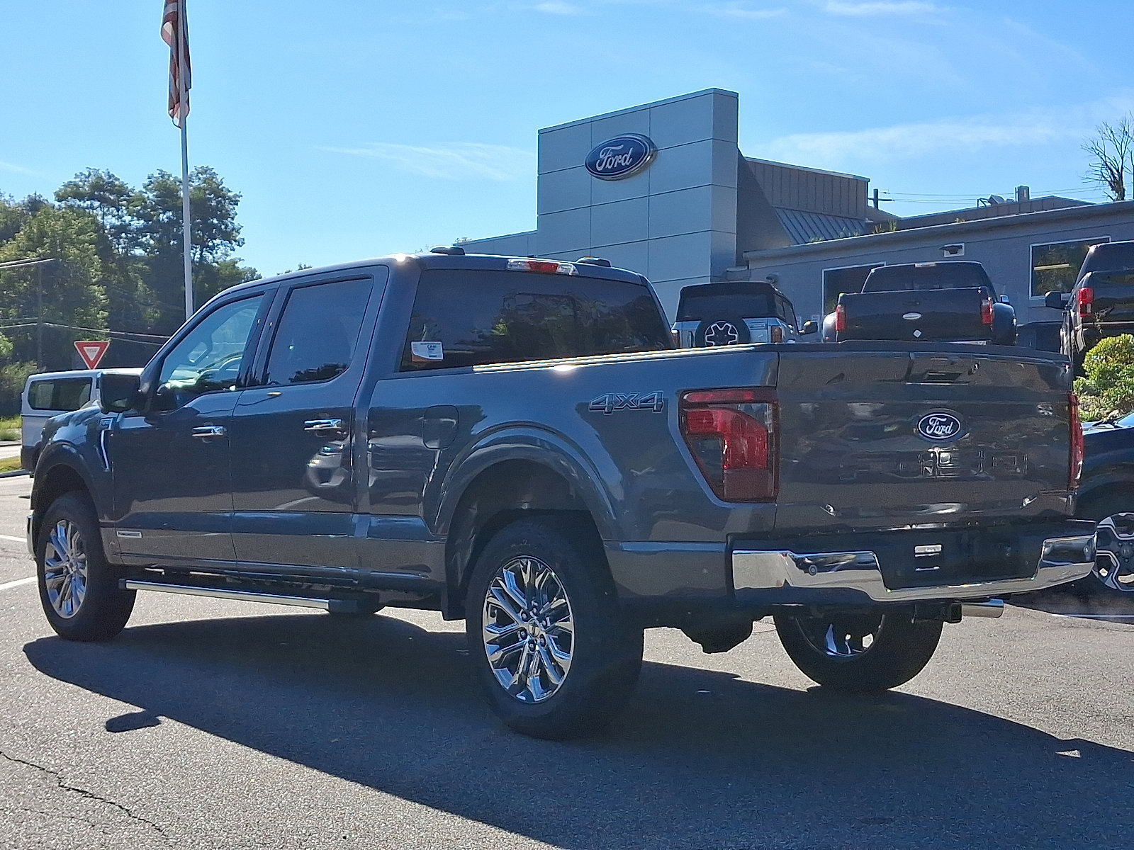 2025 Ford F-150 XLT photo 3