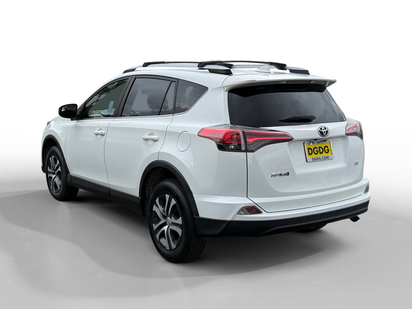 2018 Toyota RAV4 LE photo 2