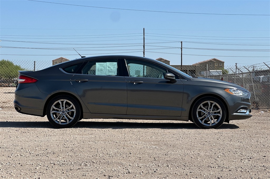 2017 Ford Fusion SE photo 3