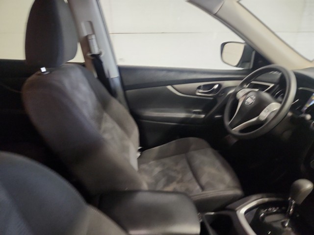 2016 Nissan Rogue SV photo 11