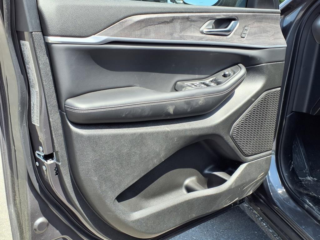 2025 Jeep Grand Cherokee Limited photo 4