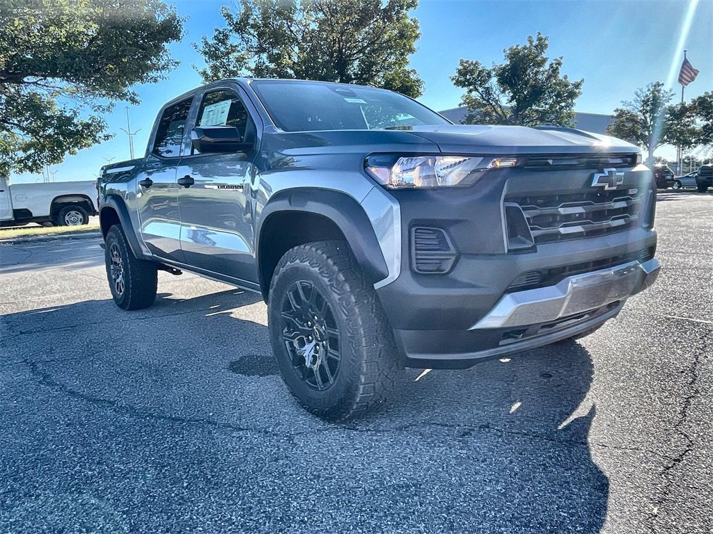 2026 Chevrolet Colorado Trail Boss photo 2