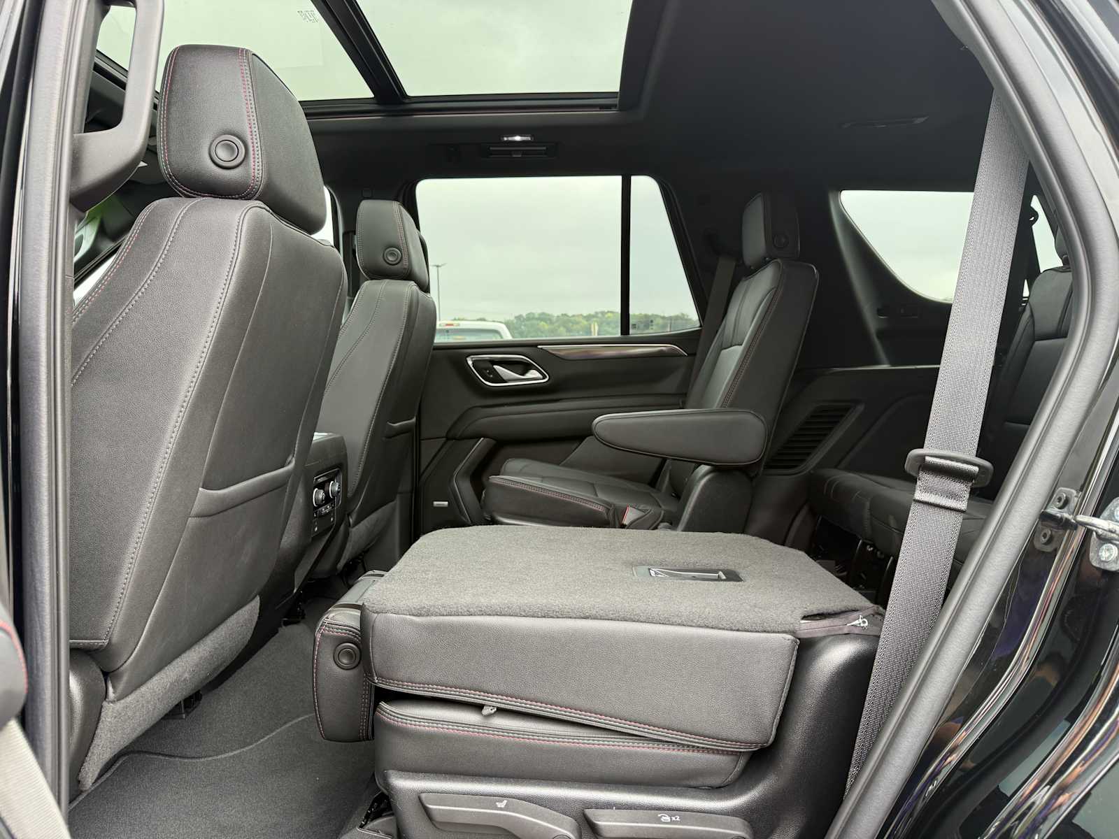 2022 Chevrolet Tahoe RST photo 38