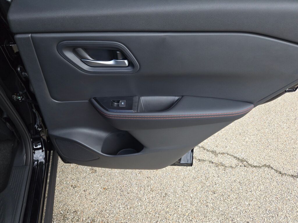 2026 Nissan Rogue SV photo 7