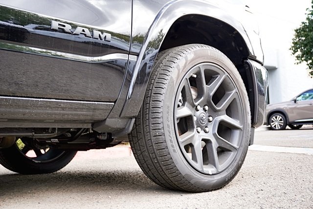 New 2026 Diamond Black Crystal Pearl-Coat Exterior Paint RAM Laramie image 9