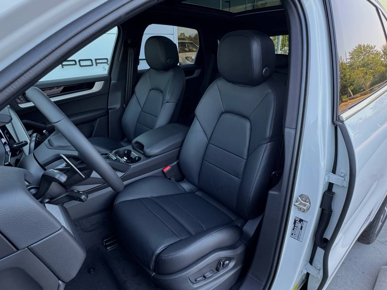 2026 Porsche Cayenne photo 4