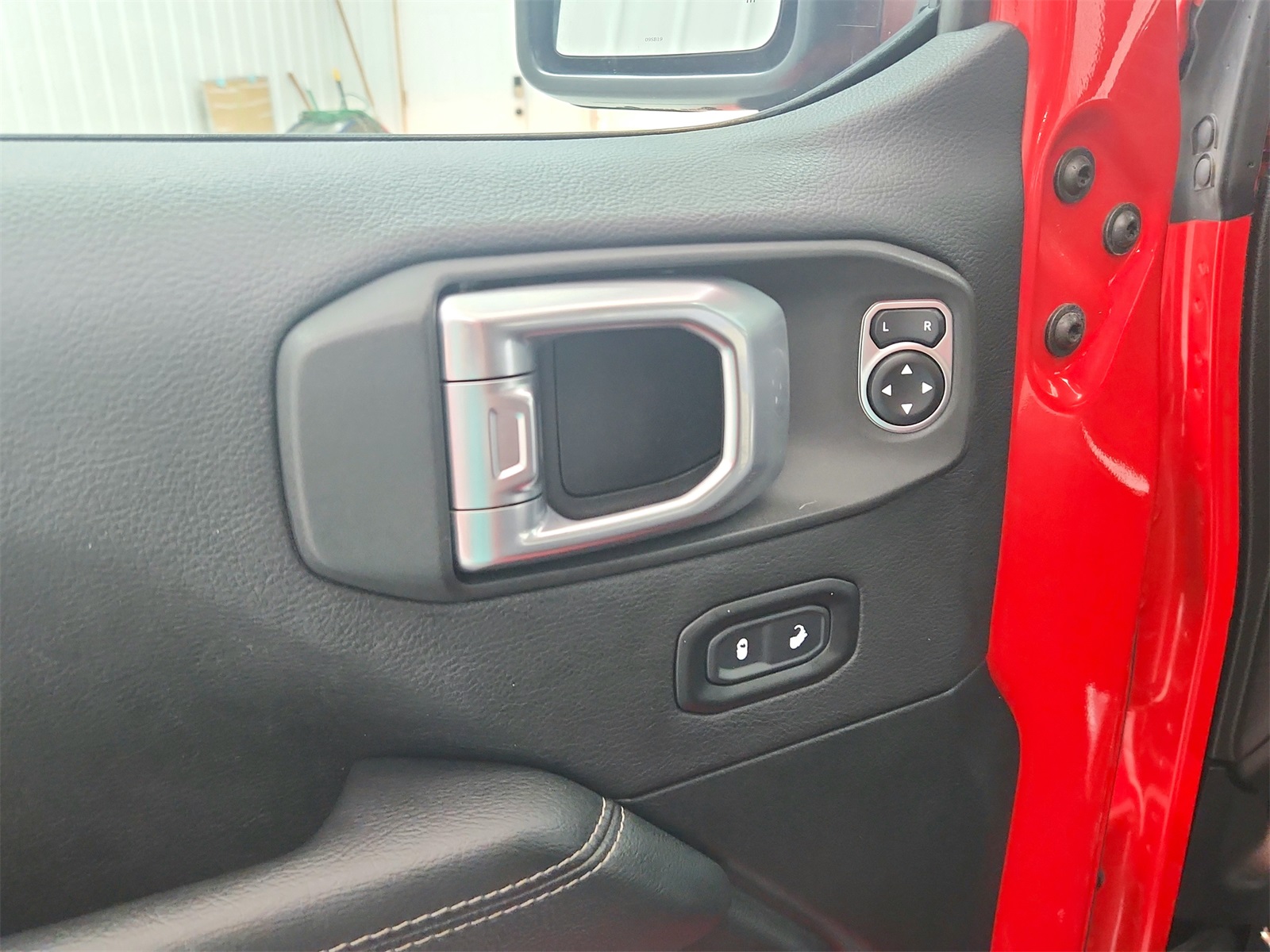2020 Jeep Wrangler Unlimited Sahara photo 25