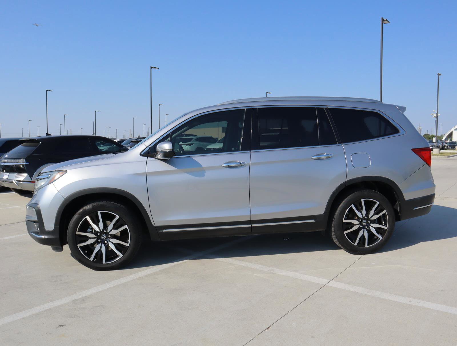 2019 Honda Pilot Elite photo 3