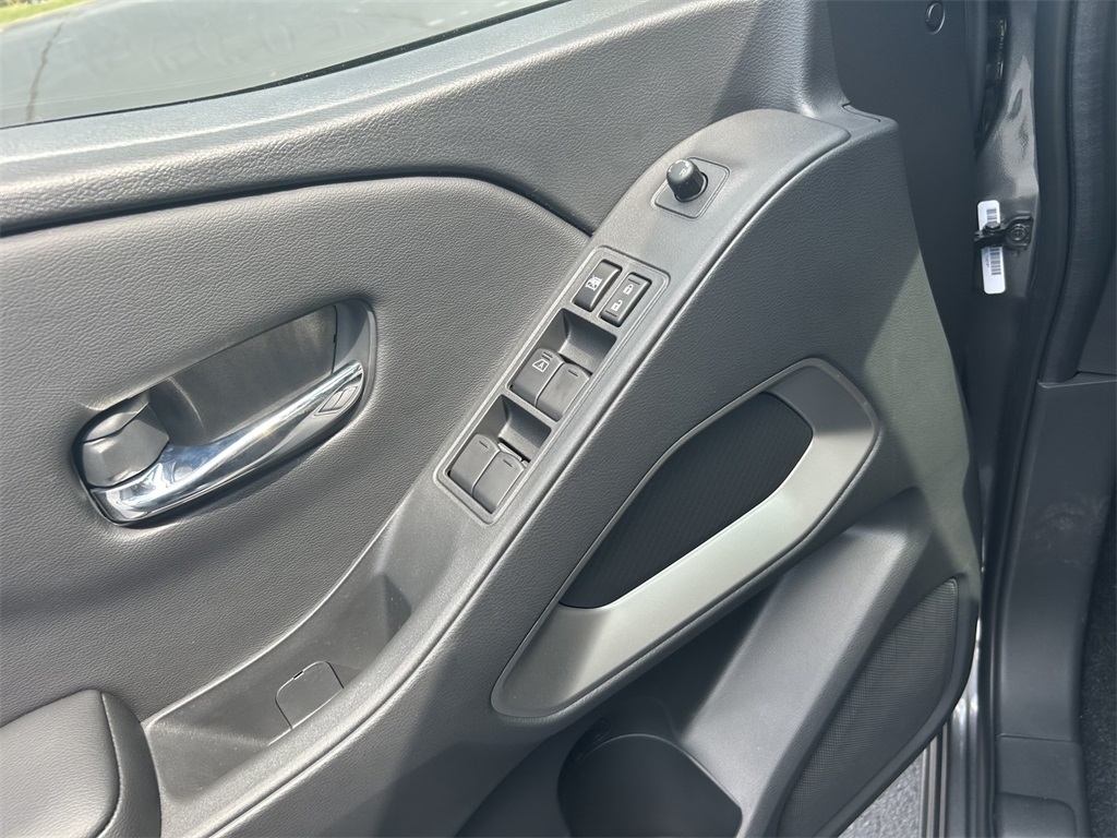 2025 Nissan Frontier Crew Cab SV photo 9
