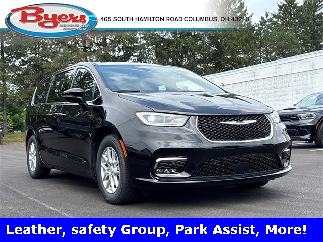 2025 Chrysler Pacifica Select's photo