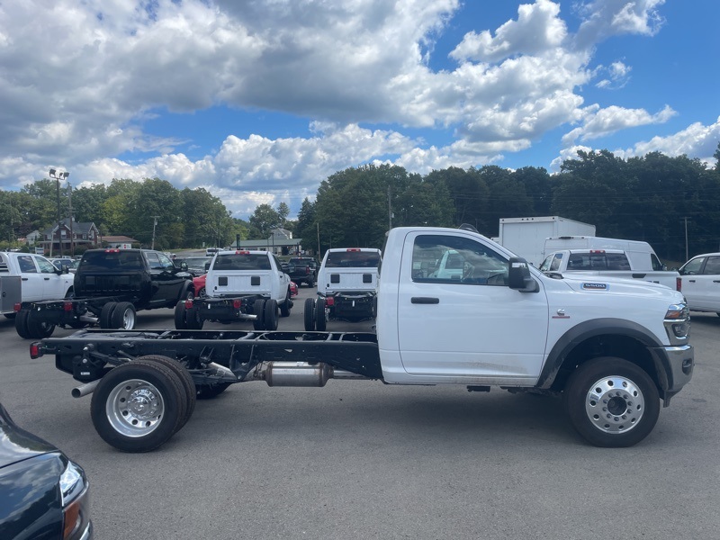 2026 Ram 5500 Tradesman photo 2