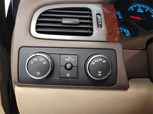 2012 Chevrolet Suburban 1500 LTZ photo 26