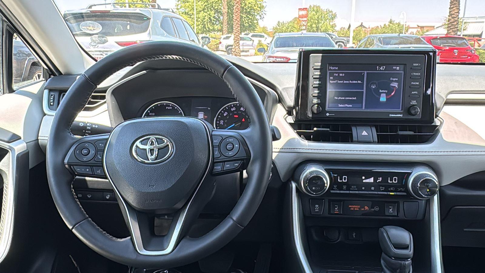 2022 Toyota RAV4 Hybrid XLE photo 8