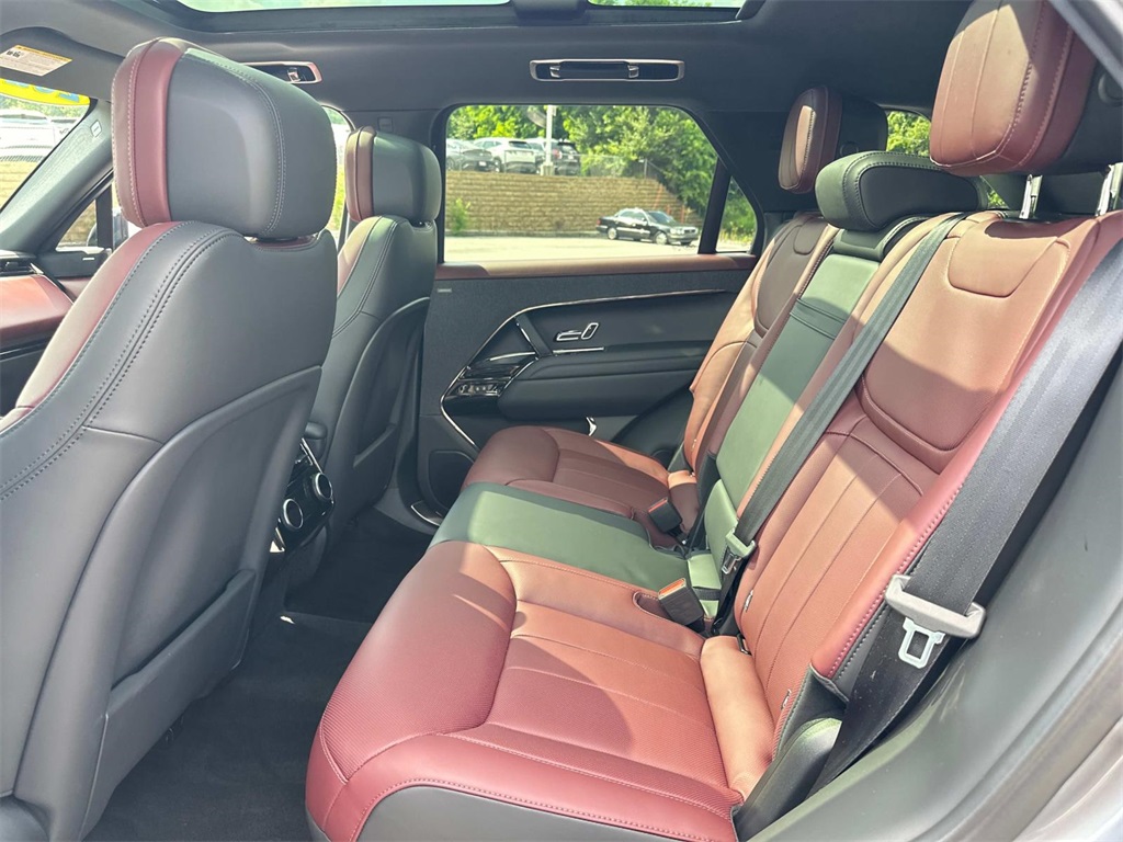 2025 Land Rover Range Rover Sport SE photo 12