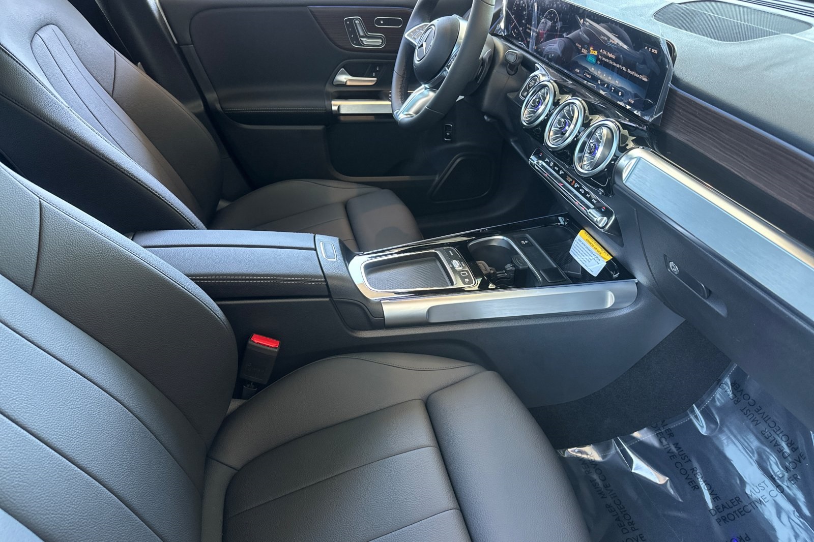 2025 Mercedes Benz GLB 250 4MATIC photo 14