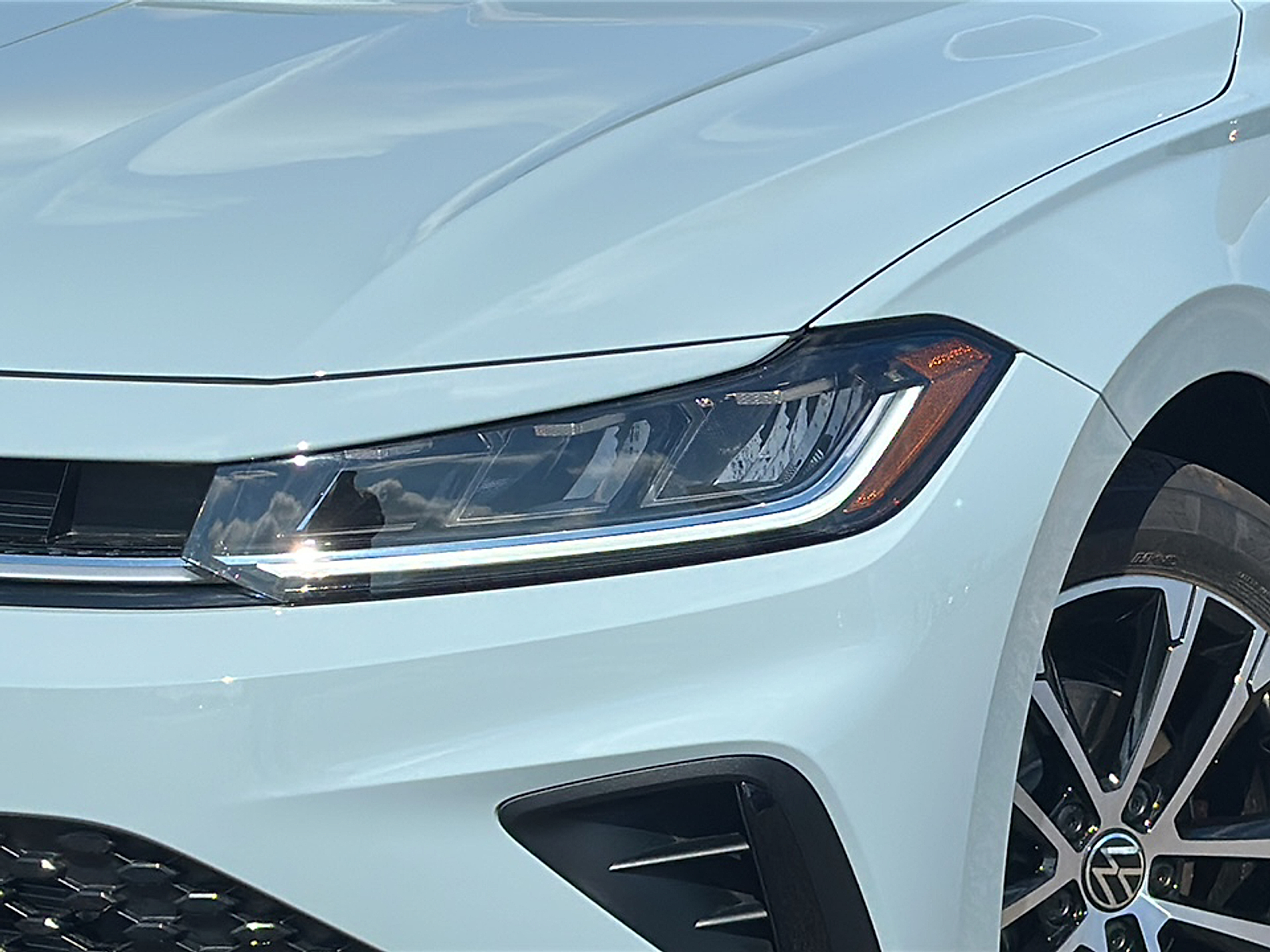 2025 Volkswagen Jetta 1.5T Sport photo 2