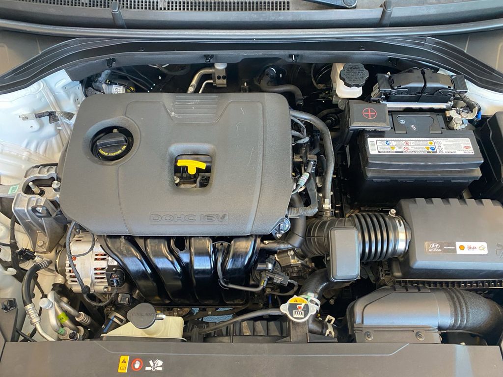 2019 Hyundai Elantra SE photo 18