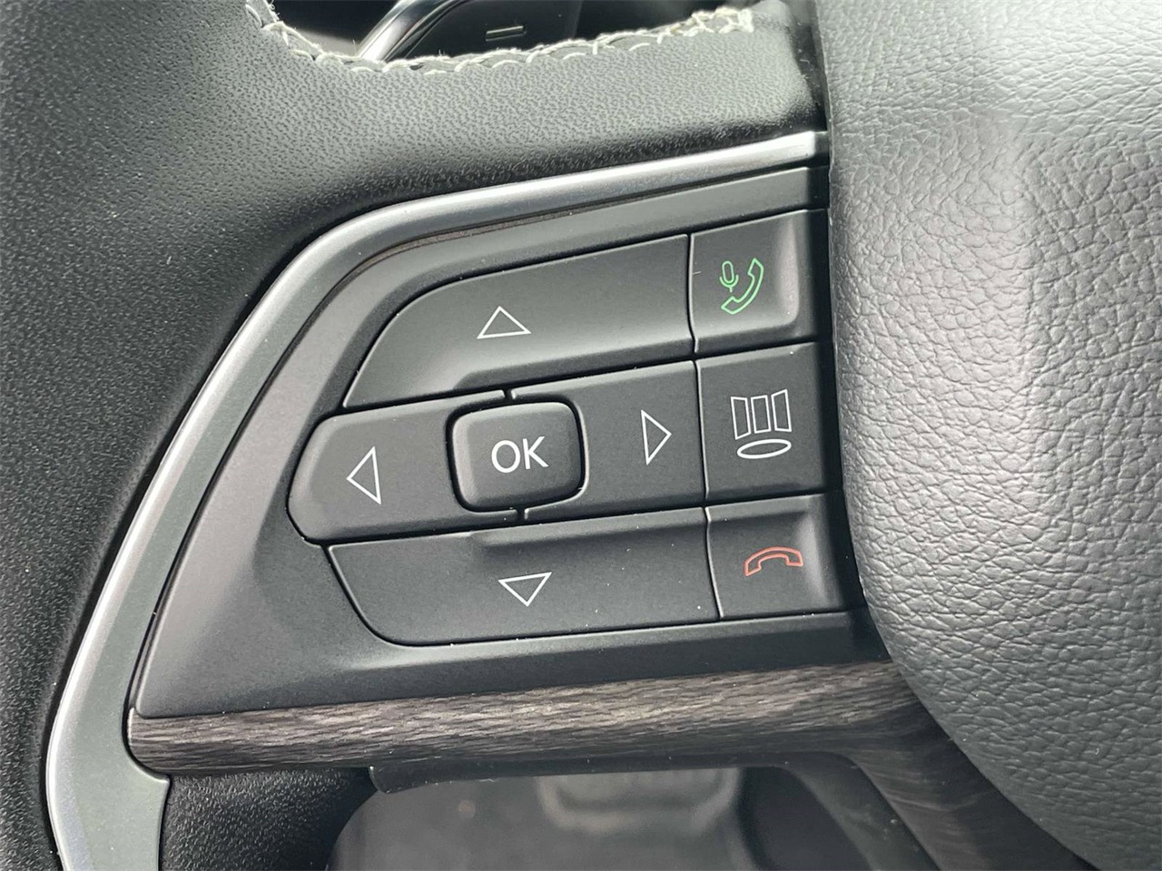 2025 Jeep Grand Cherokee Limited photo 3